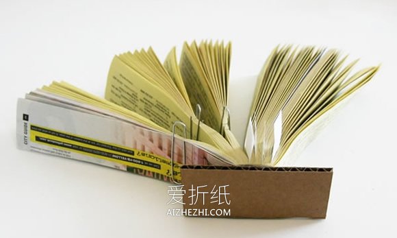 怎么用电话黄页簿做花朵便签夹的制作方法- www.aizhezhi.com