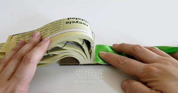 怎么用电话黄页簿做花朵便签夹的制作方法- www.aizhezhi.com