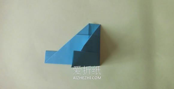 怎么简单折纸圣诞花环挂饰的折法步骤图解- www.aizhezhi.com