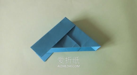 怎么简单折纸圣诞花环挂饰的折法步骤图解- www.aizhezhi.com