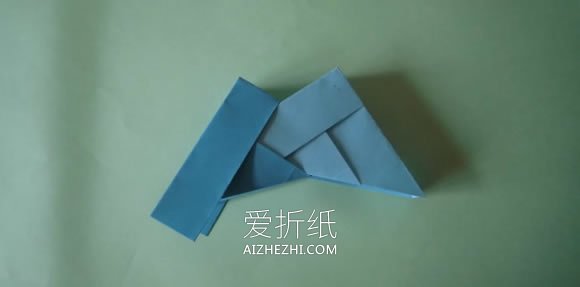 怎么简单折纸圣诞花环挂饰的折法步骤图解- www.aizhezhi.com