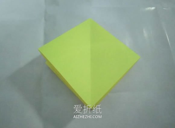 儿童怎么简单折纸圣诞树的折法过程步骤- www.aizhezhi.com