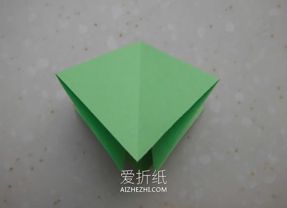 儿童怎么简单折纸圣诞树的折法过程步骤- www.aizhezhi.com