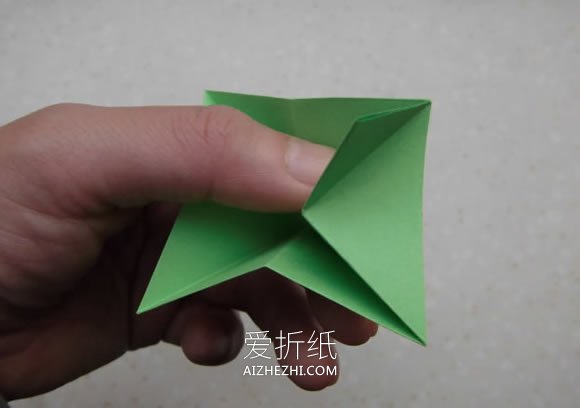 儿童怎么简单折纸圣诞树的折法过程步骤- www.aizhezhi.com