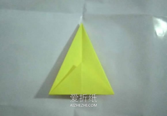 儿童怎么简单折纸圣诞树的折法过程步骤- www.aizhezhi.com