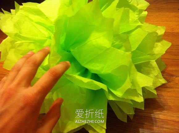 怎么做薄纸花球的手工制作方法教程- www.aizhezhi.com
