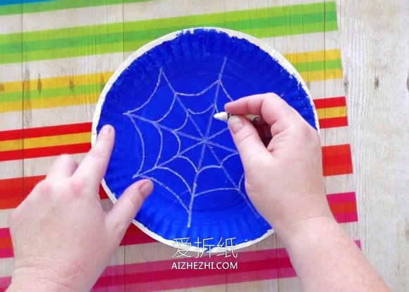 怎么用纸盘做万圣节蜘蛛网玩具的制作方法- www.aizhezhi.com