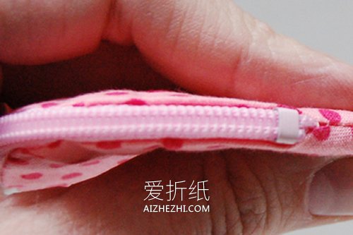 怎么做布艺爱心零钱袋的制作方法步骤图- www.aizhezhi.com