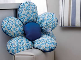 怎么做布艺花朵靠枕的制作方法图解