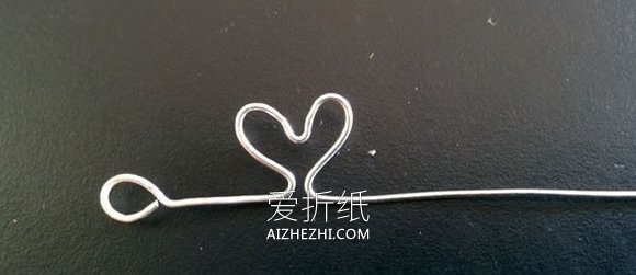 怎么用金属丝做情人节心动项链坠的制作方法- www.aizhezhi.com