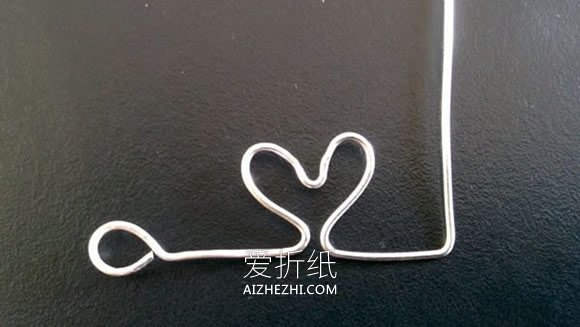 怎么用金属丝做情人节心动项链坠的制作方法- www.aizhezhi.com