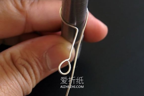 怎么用金属丝做情人节心动项链坠的制作方法- www.aizhezhi.com