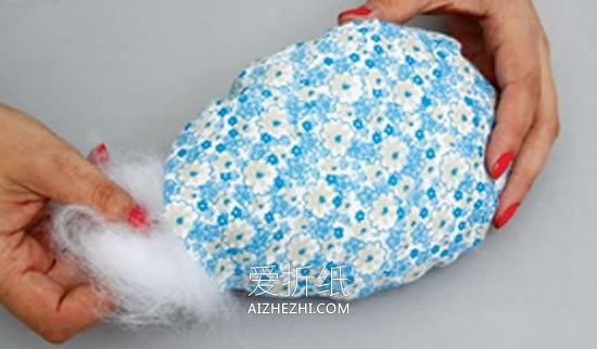 怎么做布艺花朵靠枕的制作方法图解- www.aizhezhi.com