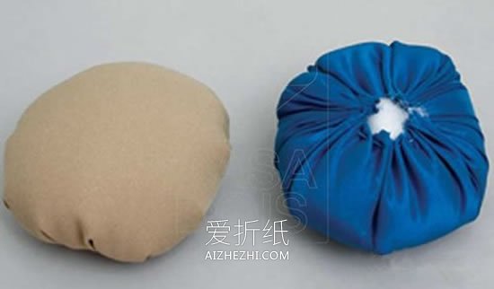 怎么做布艺花朵靠枕的制作方法图解- www.aizhezhi.com