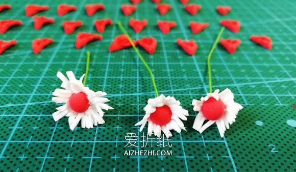 怎么做红白两色超轻粘土花的制作方法步骤- www.aizhezhi.com