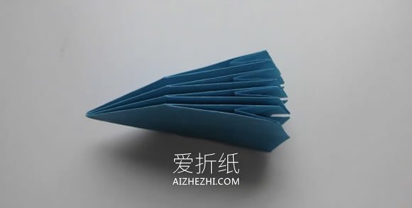 手工折纸华丽圣诞树怎么折的过程步骤- www.aizhezhi.com