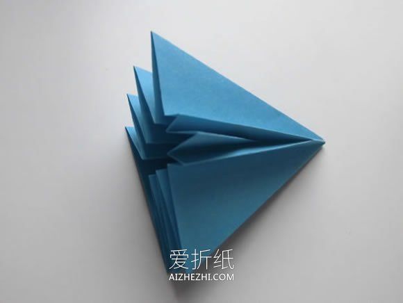 手工折纸华丽圣诞树怎么折的过程步骤- www.aizhezhi.com