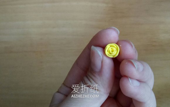 怎么做古怪的超轻粘土小狗狗步骤图解- www.aizhezhi.com