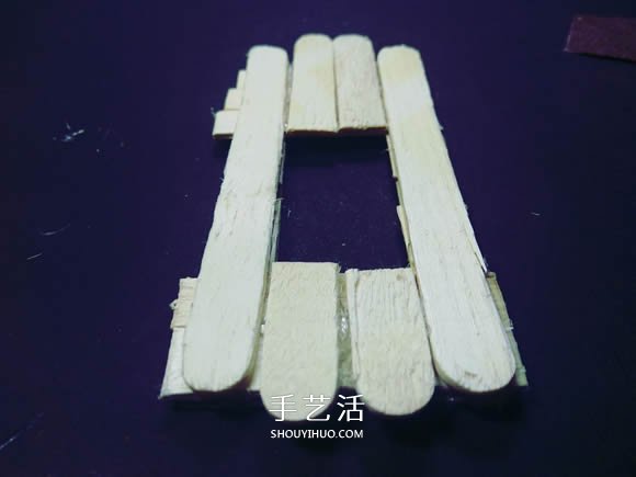 物理小制作：自制冰棍棒橡皮筋动力船的教程- www.aizhezhi.com