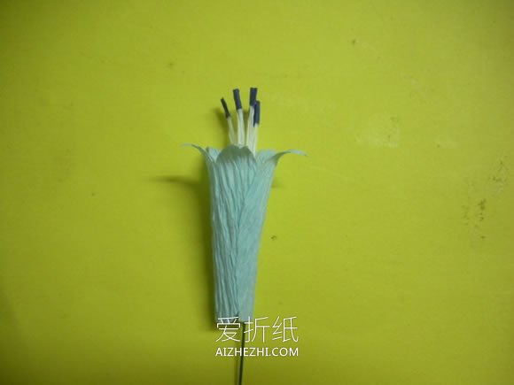 怎么做皱纹纸龙胆花的手工制作方法图解- www.aizhezhi.com