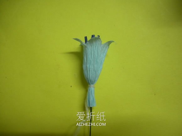 怎么做皱纹纸龙胆花的手工制作方法图解- www.aizhezhi.com