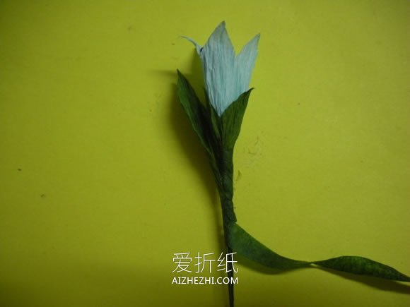 怎么做皱纹纸龙胆花的手工制作方法图解- www.aizhezhi.com