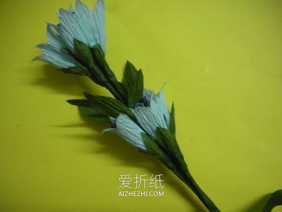 怎么做皱纹纸龙胆花的手工制作方法图解- www.aizhezhi.com