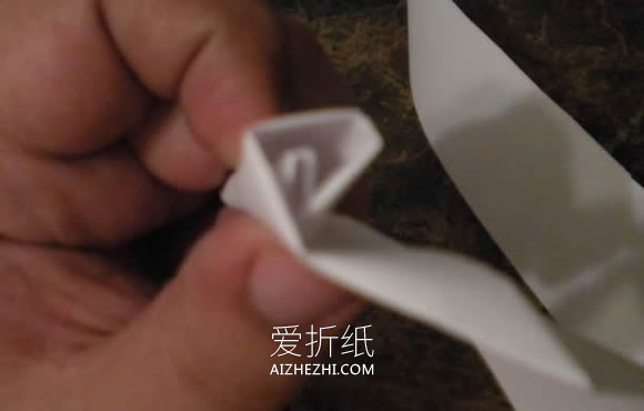 怎么卷纸制作带花杆玫瑰花的折叠方法图解- www.aizhezhi.com