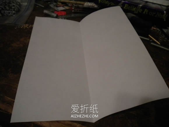 怎么卷纸制作带花杆玫瑰花的折叠方法图解- www.aizhezhi.com