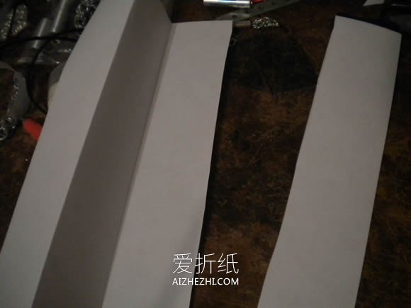 怎么卷纸制作带花杆玫瑰花的折叠方法图解- www.aizhezhi.com