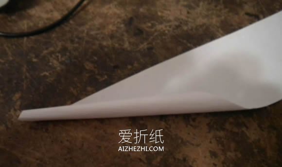 怎么卷纸制作带花杆玫瑰花的折叠方法图解- www.aizhezhi.com