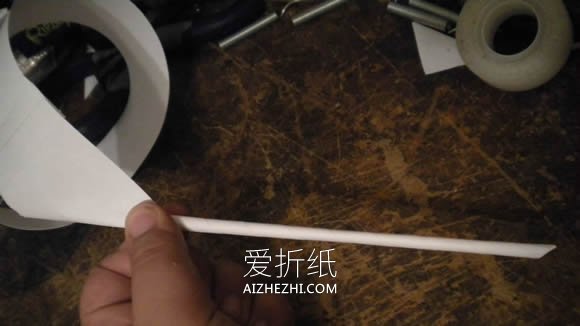 怎么卷纸制作带花杆玫瑰花的折叠方法图解- www.aizhezhi.com