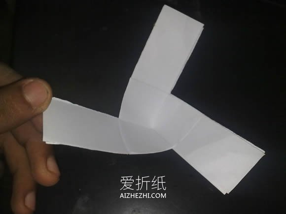 怎么用三张纸条折纸三叶小风车的折法图解- www.aizhezhi.com