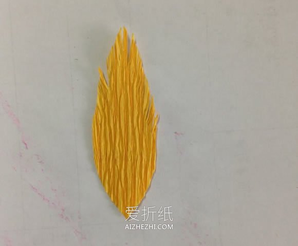 怎么做皱纹纸斜纹鸢尾花的手工制作方法- www.aizhezhi.com