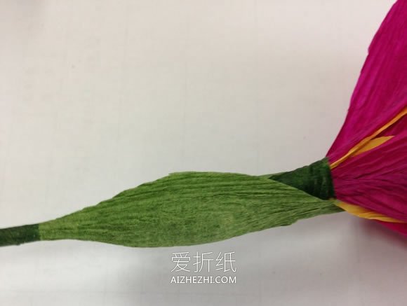 怎么做皱纹纸斜纹鸢尾花的手工制作方法- www.aizhezhi.com