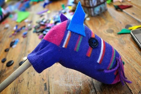 怎么做袜子小马布偶玩具的手工制作方法- www.aizhezhi.com