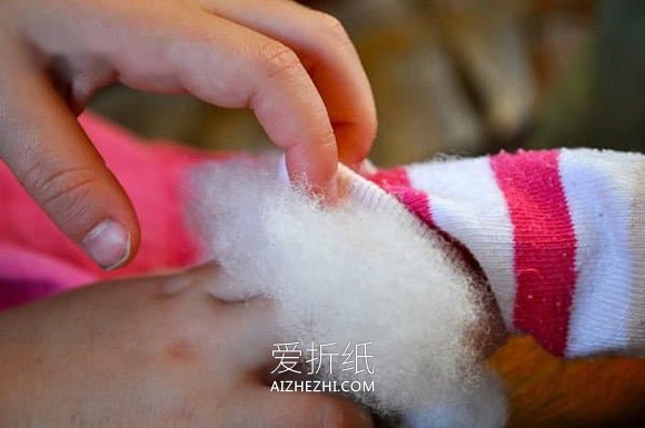 怎么做袜子小马布偶玩具的手工制作方法- www.aizhezhi.com