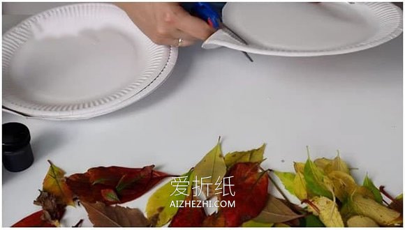 幼儿园怎么做秋天大树的废物利用制作教程- www.aizhezhi.com