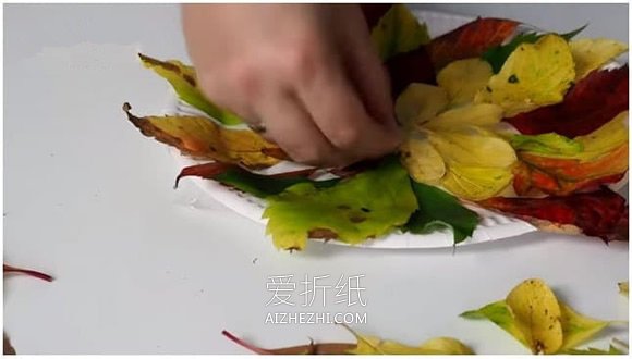 幼儿园怎么做秋天大树的废物利用制作教程- www.aizhezhi.com