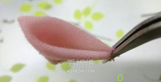 怎么做布艺荷花发夹的制作方法步骤图解- www.aizhezhi.com