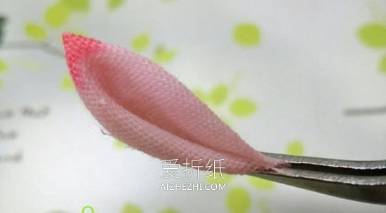 怎么做布艺荷花发夹的制作方法步骤图解- www.aizhezhi.com