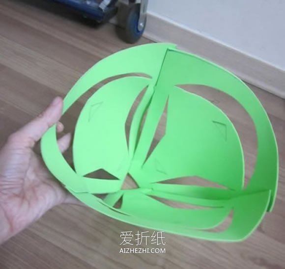 怎么用泡沫纸做三角形新年灯笼的制作方法- www.aizhezhi.com