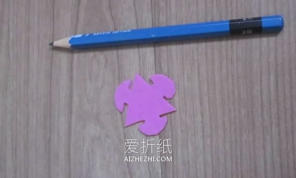 怎么用泡沫纸做三角形新年灯笼的制作方法- www.aizhezhi.com