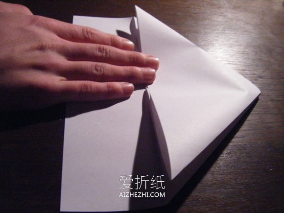 怎么折纸很酷双翼纸飞机的折法步骤图- www.aizhezhi.com