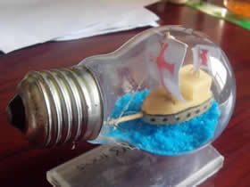 怎么用灯泡做父亲节海盗船礼物的制作方法