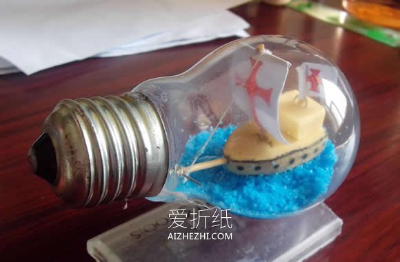 怎么用灯泡做父亲节海盗船礼物的制作方法- www.aizhezhi.com