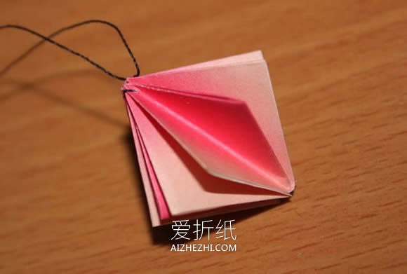 怎么简单折纸圣诞节装饰品的折法步骤图解- www.aizhezhi.com