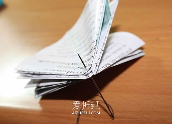 怎么简单折纸圣诞节装饰品的折法步骤图解- www.aizhezhi.com