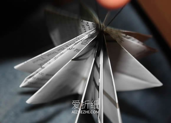 怎么简单折纸圣诞节装饰品的折法步骤图解- www.aizhezhi.com