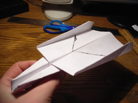 怎么折纸带稳定翼纸飞机的折法步骤图解